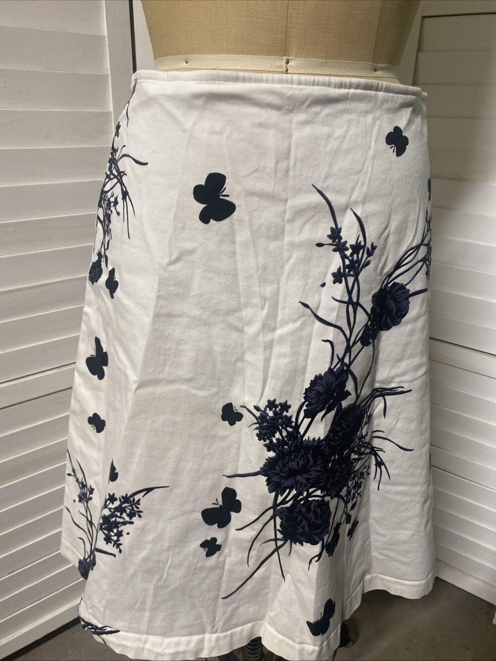 Newport News Skirt Sz 8 A-line Midi Skirt White W/ Black Floral Coton Blend